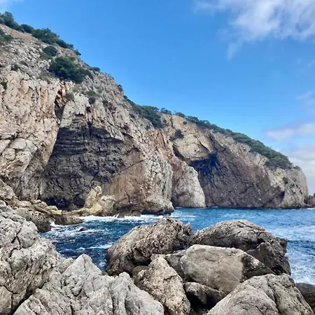 In Estartit Near Sandy 埃斯塔蒂特
